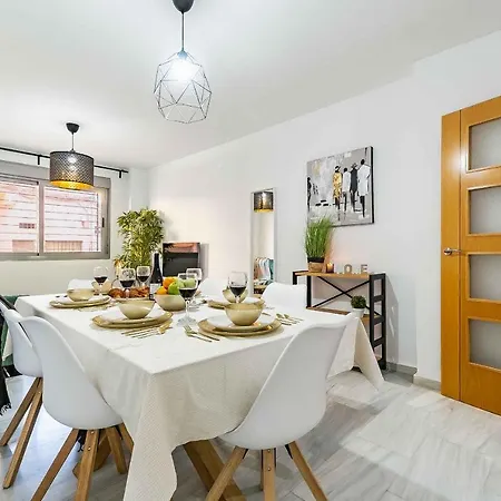 Bajo Urbano Boutique En Carlos Haya Con Terraza Y Parking Málaga