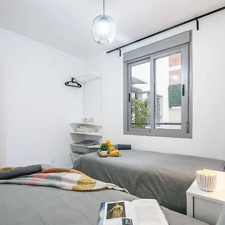 Bajo Urbano Boutique En Carlos Haya Con Terraza Y Parking Appartement