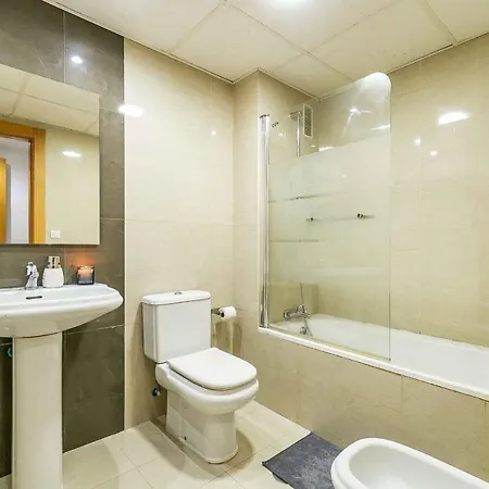 Bajo Urbano Boutique En Carlos Haya Con Terraza Y Parking Appartement