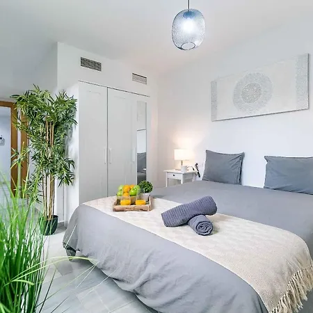 Bajo Urbano Boutique En Carlos Haya Con Terraza Y Parking Apartment *