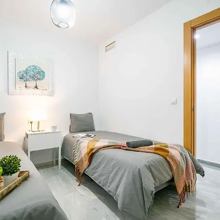 Bajo Urbano Boutique En Carlos Haya Con Terraza Y Parking Apartment